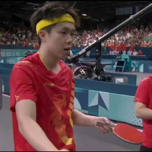 王楚欽回應球拍被攝影師意外踩斷 用副板依舊可以很好地打比賽