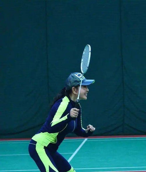 64歲劉曉慶魔鬼身材惹人羨慕 s型曲線穿衣有絕招